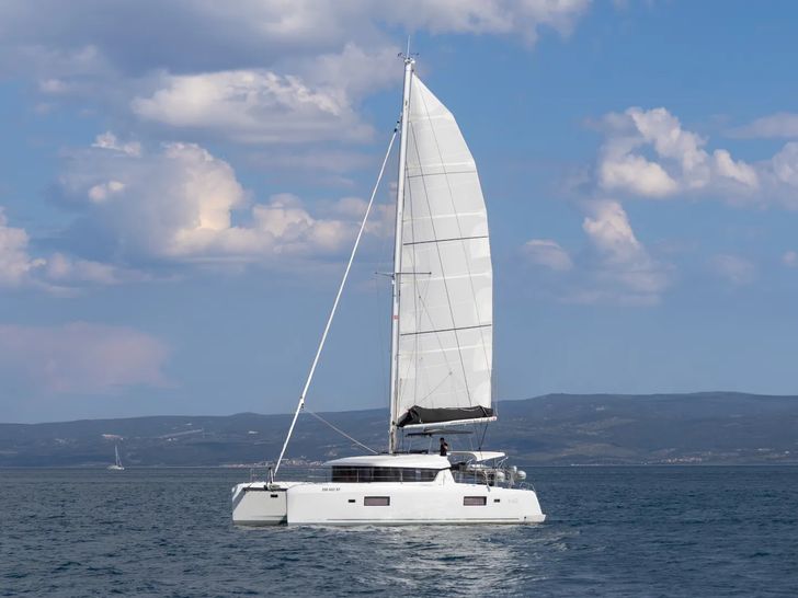 AVENTUS Lagoon 42 - profile AVENTUS Lagoon 42 - profile