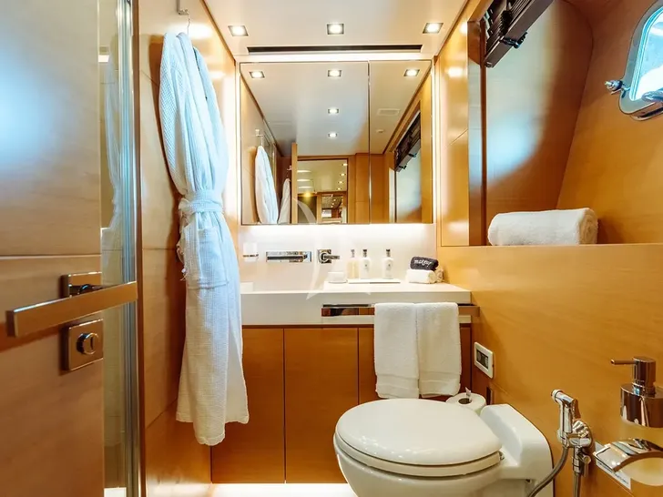 AWAY Sanlorenzo SD122 - VIP cabin 2 bathroom AWAY Sanlorenzo SD122 - VIP cabin 2 bathroom