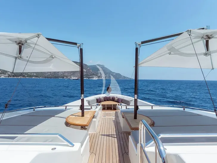 AWAY Sanlorenzo SD122 - foredeck sunbathing lounge AWAY Sanlorenzo SD122 - foredeck sunbathing lounge