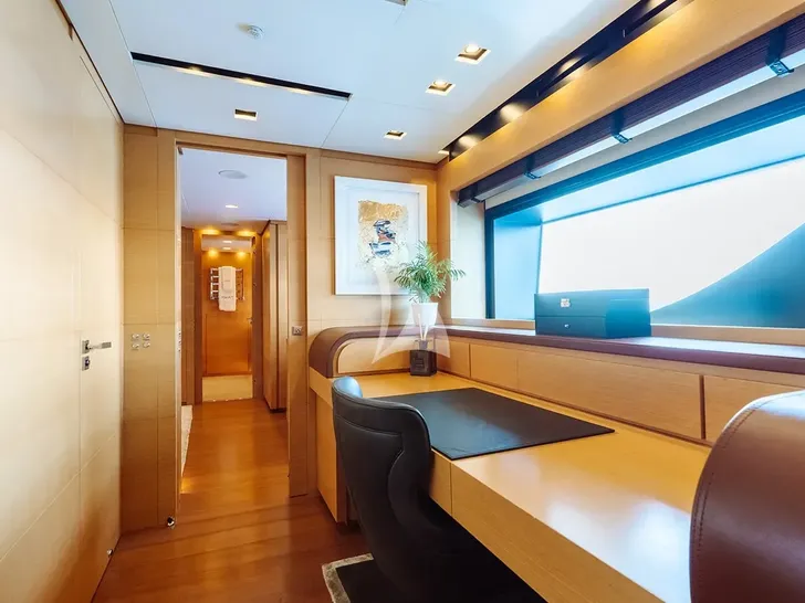 AWAY Sanlorenzo SD122 - master cabin office AWAY Sanlorenzo SD122 - master cabin office