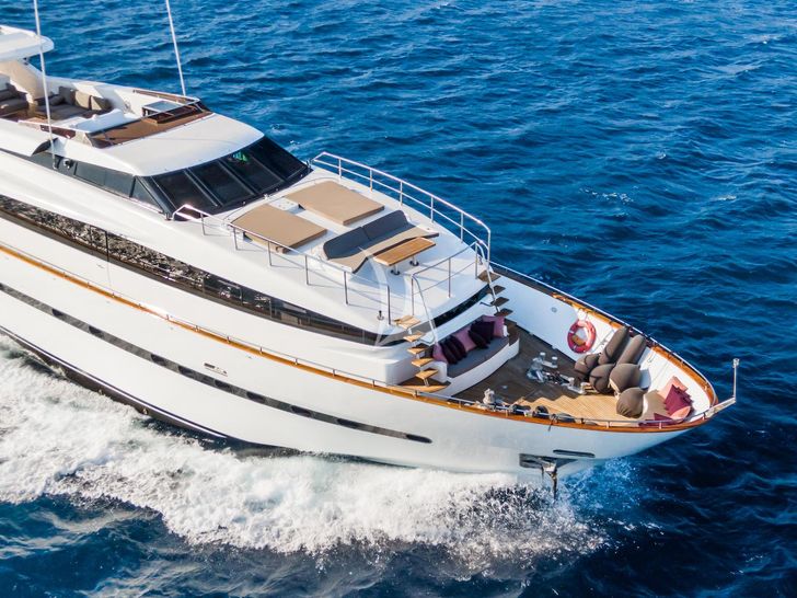 AXELLA Eurocraft 110 - cruising bow view AXELLA Eurocraft 110 - cruising bow view