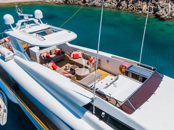 AXELLA Eurocraft 110 - flybridge AXELLA Eurocraft 110 - flybridge