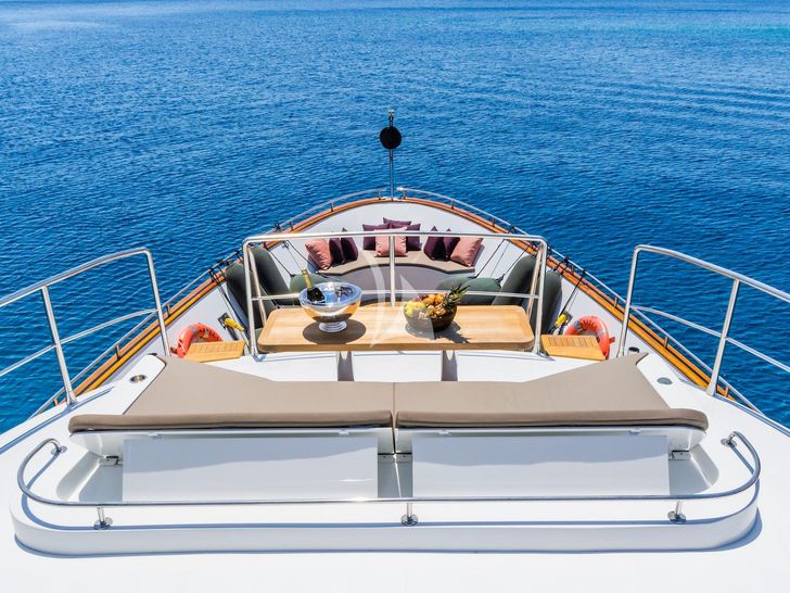 AXELLA Eurocraft 110 - foredeck AXELLA Eurocraft 110 - foredeck