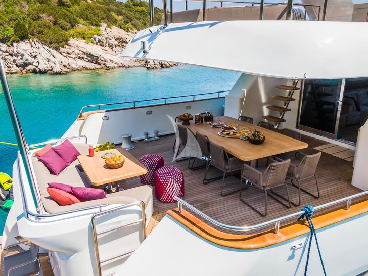 AXELLA Eurocraft 110 - sky deck aft AXELLA Eurocraft 110 - sky deck aft