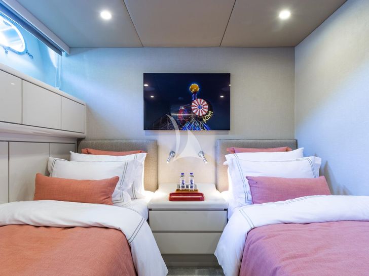 AXELLA Eurocraft 110 - twin cabin 1 AXELLA Eurocraft 110 - twin cabin 1