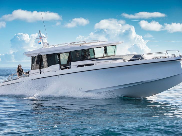 AXOPAR 45 St Barths Day Charter Yacht - cruising AXOPAR 45 St Barths Day Charter Yacht - cruising