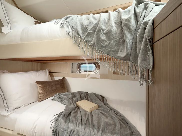 AMPARITO V - Azimut Magellano 66 - bunk cabin AMPARITO V - Azimut Magellano 66 - bunk cabin