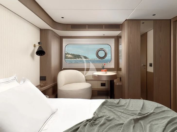 AMPARITO V - Azimut Magellano 66 - master cabin bed and seating area AMPARITO V - Azimut Magellano 66 - master cabin bed and seating area