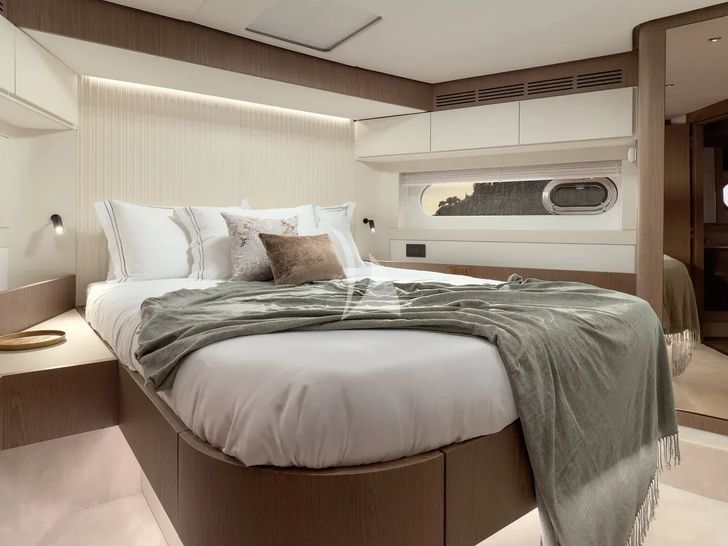 AMPARITO V - Azimut Magellano 66 - master cabin AMPARITO V - Azimut Magellano 66 - master cabin