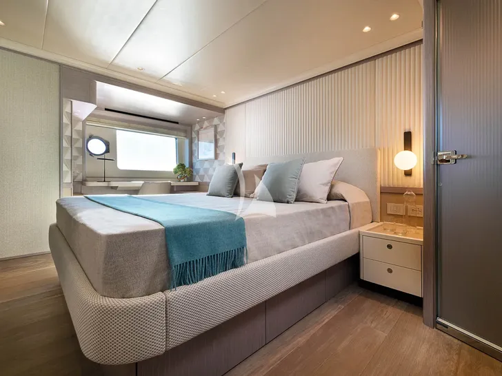 AZUR Absolute Navetta 75 - VIP cabin AZUR Absolute Navetta 75 - VIP cabin