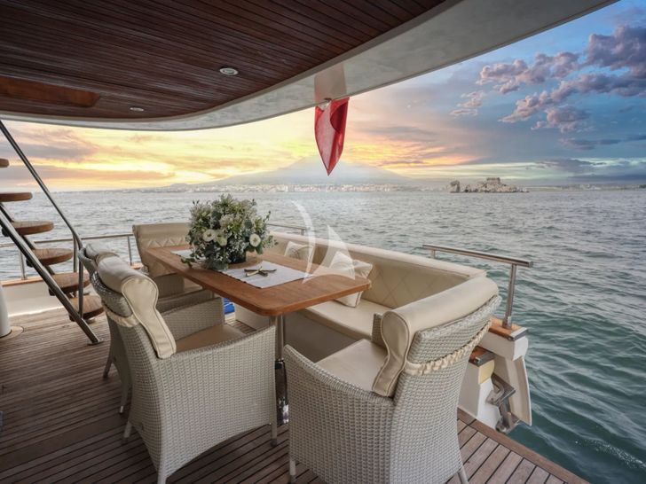 AZUR Terranova Explorer 20m - aft deck seating and dining area AZUR Terranova Explorer 20m - aft deck seating and dining area