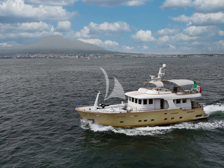 AZUR Terranova Explorer 20m - cruising AZUR Terranova Explorer 20m - cruising