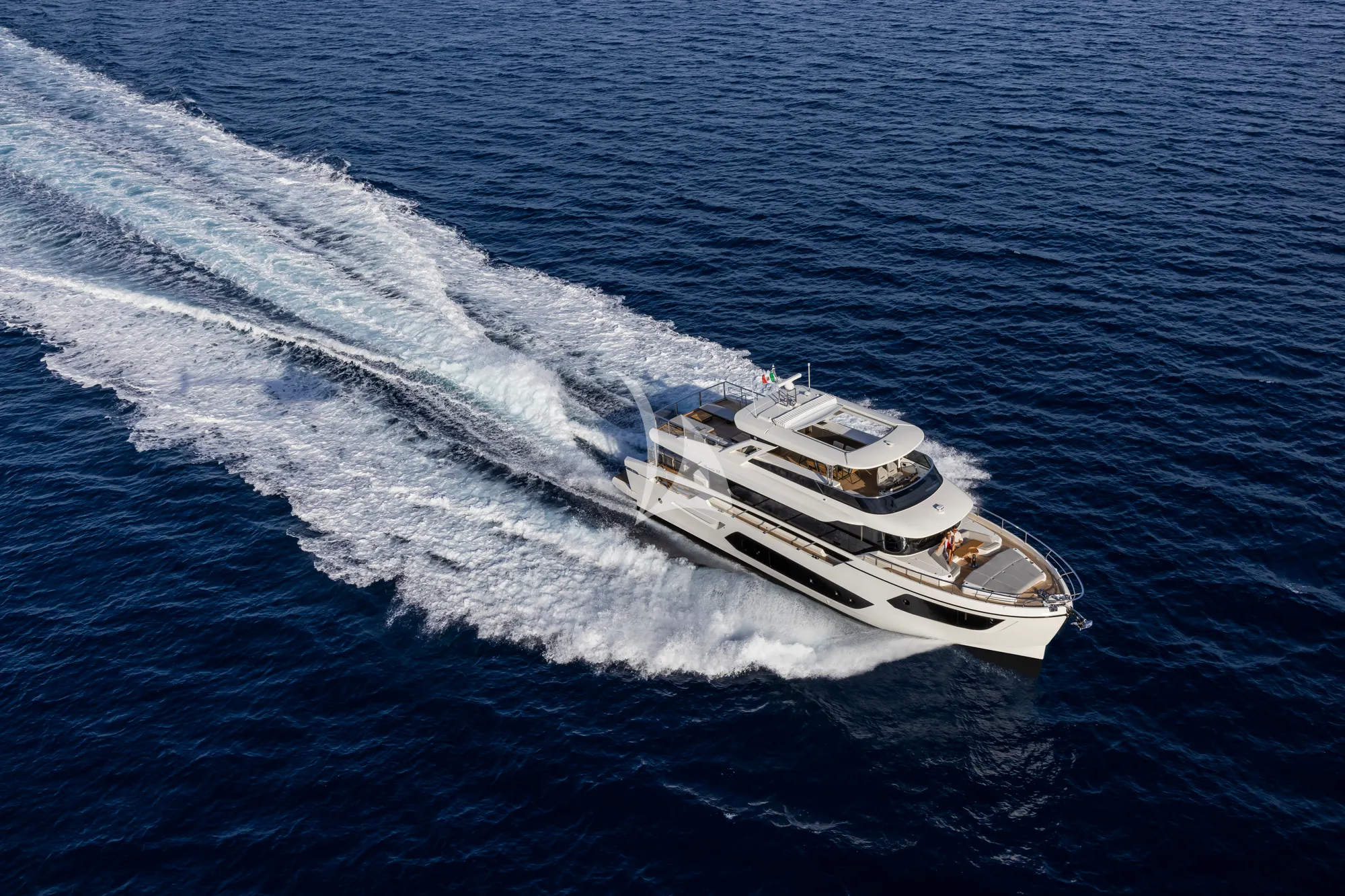 AZUR Absolute Navetta 75 - cruising