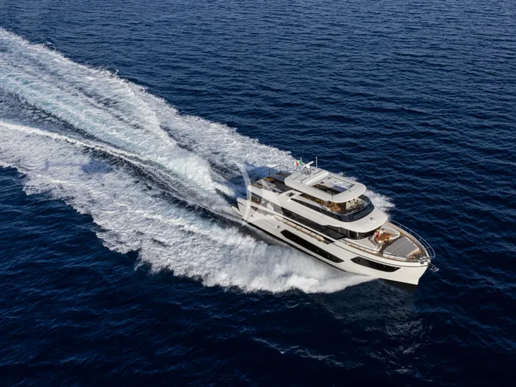 AZUR Absolute Navetta 75 - cruising AZUR Absolute Navetta 75 - cruising