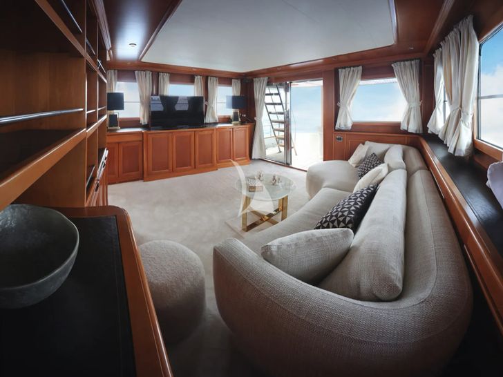 AZUR Terranova Explorer 20m - saloon seating and TV AZUR Terranova Explorer 20m - saloon seating and TV