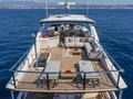 AZUR Absolute Navetta 75 - sundeck AZUR Absolute Navetta 75 - sundeck