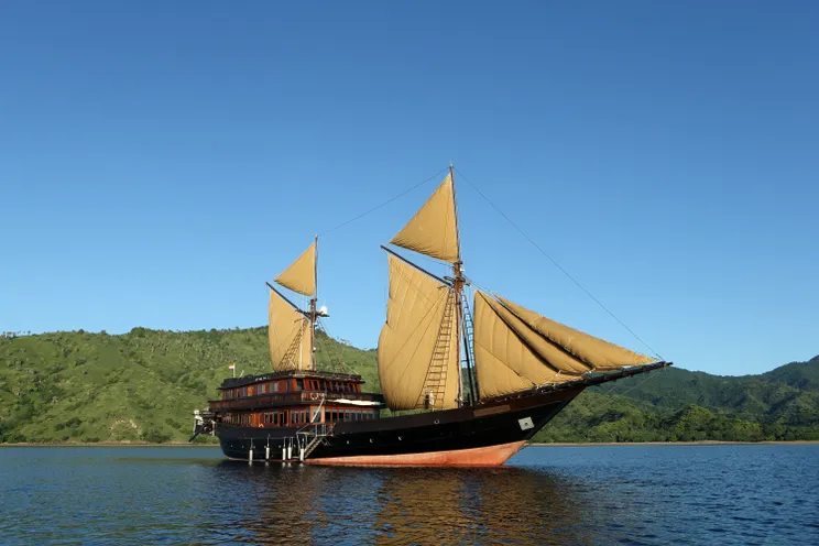 Charter Yacht ALILA PURNAMA - Phinisi 46m - 5 Cabins - Labuan Bajo - Komodo - Raja Ampat - Indonesia