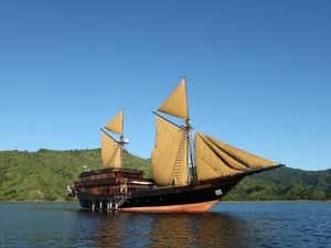 ALILA PURNAMA - Phinisi 46m - 5 Cabins - Labuan Bajo - Komodo - Raja Ampat - Indonesia ALILA PURNAMA - Phinisi 46m - 5 Cabins - Labuan Bajo - Komodo - Raja Ampat - Indonesia