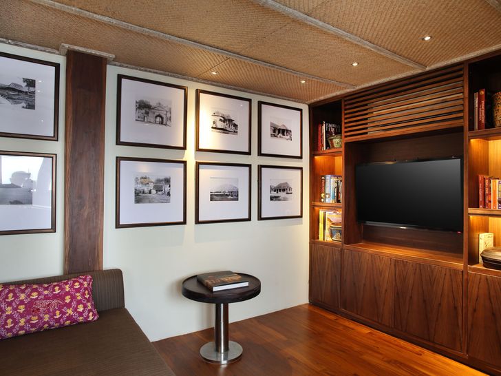 ALILA PURNAMA Phinisi Sailing Yacht 46m - library with TV ALILA PURNAMA Phinisi Sailing Yacht 46m - library with TV