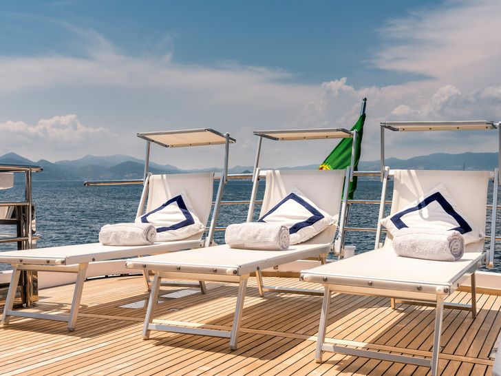 ANTISAN Alalunga 33m - flybridge sun beds ANTISAN Alalunga 33m - flybridge sun beds