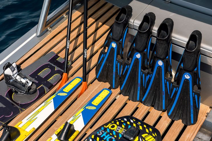 Charter Yacht ANTISAN - Alalunga 33m - 5 Cabins - Cannes - Nice - Antibes - St Tropez - French Riviera - Monaco