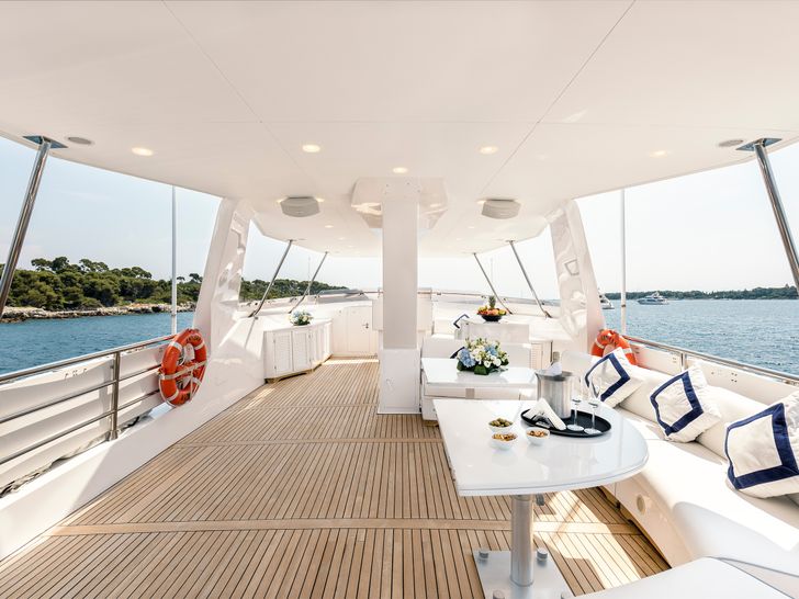 ANTISAN Alalunga 33m - flybridge ANTISAN Alalunga 33m - flybridge