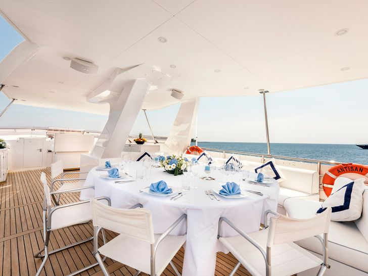 ANTISAN Alalunga 33m - flybridge dining area ANTISAN Alalunga 33m - flybridge dining area