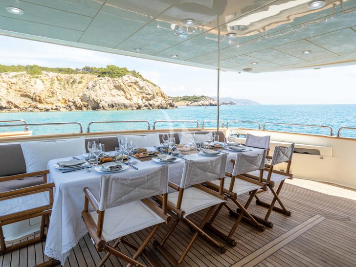 DOLCE VITA IV Astondoa 102 GLX - aft deck dining area DOLCE VITA IV Astondoa 102 GLX - aft deck dining area