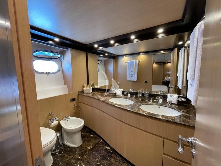 DOLCE VITA IV Astondoa 102 GLX - VIP cabin 2 bathroom DOLCE VITA IV Astondoa 102 GLX - VIP cabin 2 bathroom