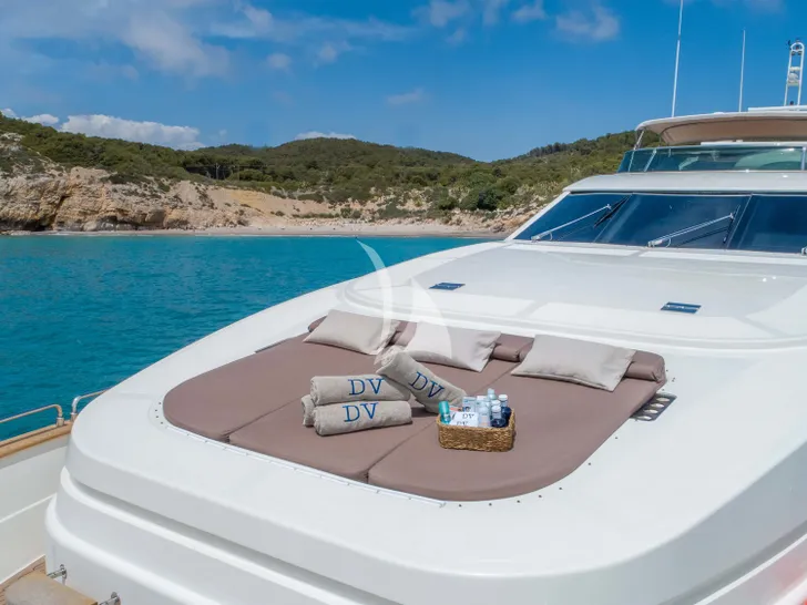 DOLCE VITA IV Astondoa 102 GLX - foredeck DOLCE VITA IV Astondoa 102 GLX - foredeck