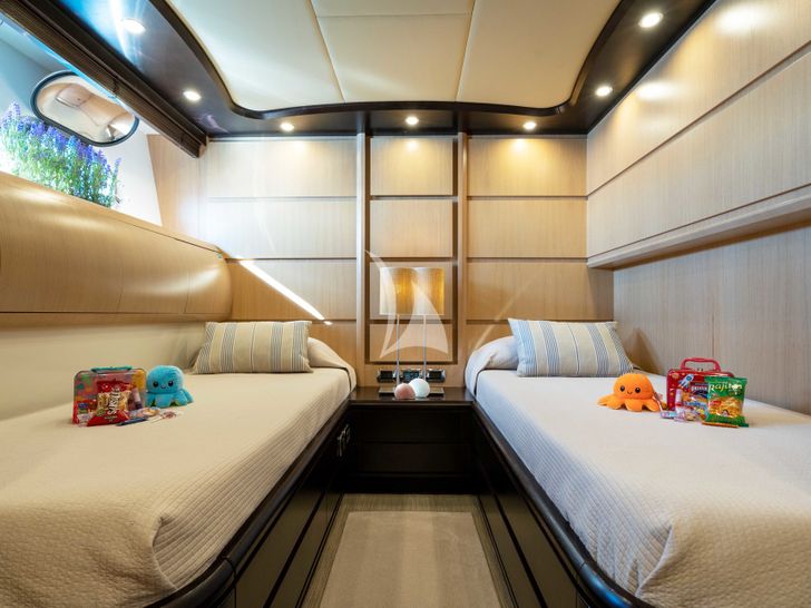 DOLCE VITA IV Astondoa 102 GLX - twin cabin DOLCE VITA IV Astondoa 102 GLX - twin cabin