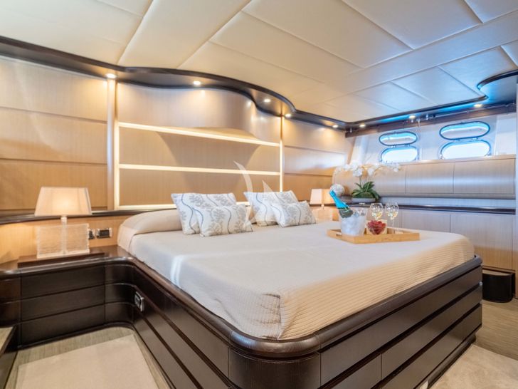 DOLCE VITA IV Astondoa 102 GLX - VIP cabin 1 DOLCE VITA IV Astondoa 102 GLX - VIP cabin 1