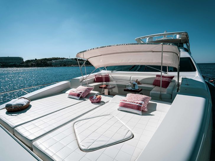 Azimut Yacht KOUKLES Bow