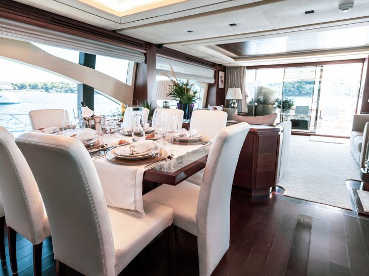 Azimut Yacht KOUKLES Dining Azimut Yacht KOUKLES Dining