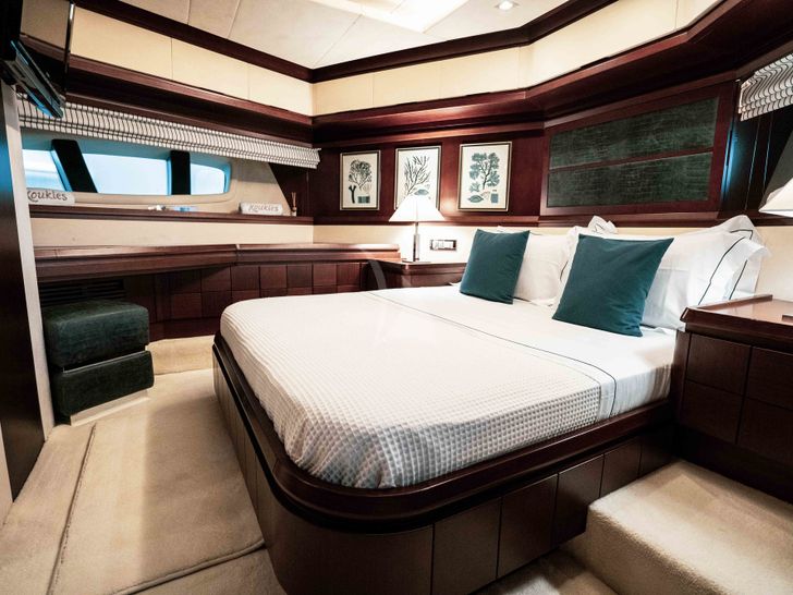 Azimut Yacht KOUKLES Double Cabin