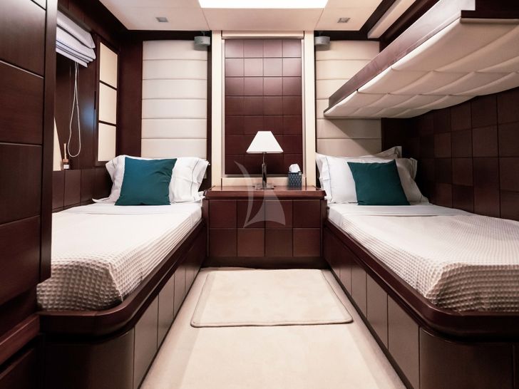 Azimut Yacht KOUKLES Twin Cabin