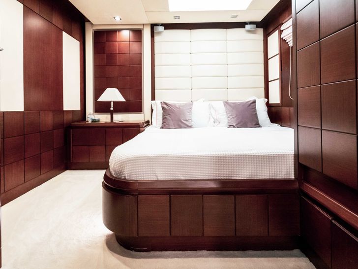 Azimut Yacht KOUKLES VIP Azimut Yacht KOUKLES VIP