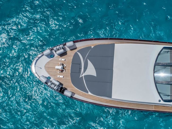 B3 Astondoa 90 Bow B3 Astondoa 90 Bow