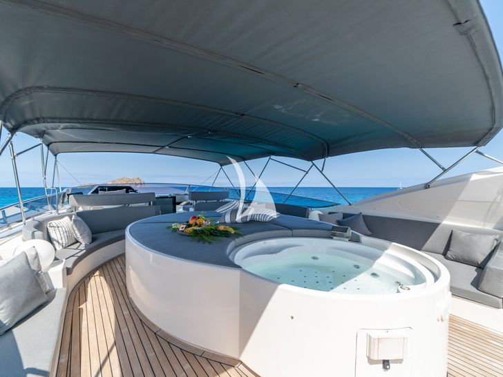B3 Astondoa 90 Flybridge B3 Astondoa 90 Flybridge
