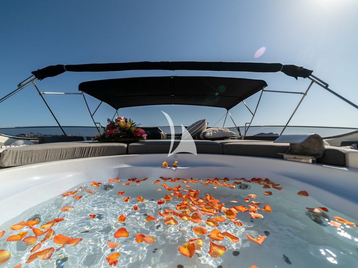 B3 Astondoa 90 Jacuzzi