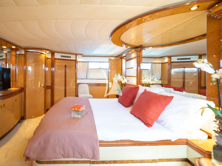 B3 Astondoa 90 Master Suite B3 Astondoa 90 Master Suite