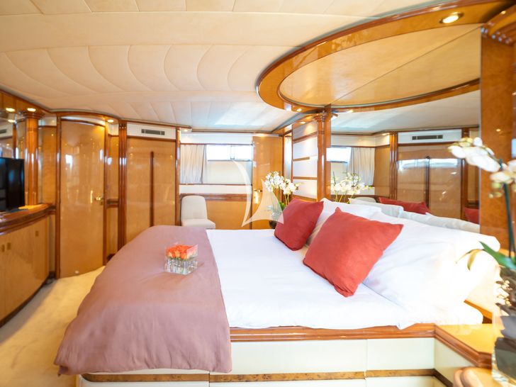 B3 Astondoa 90 Master Suite