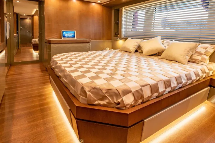 Charter Yacht BACCARAT - Amer Cento Quad - 5 Cabins - Cannes - Monaco - St Tropez