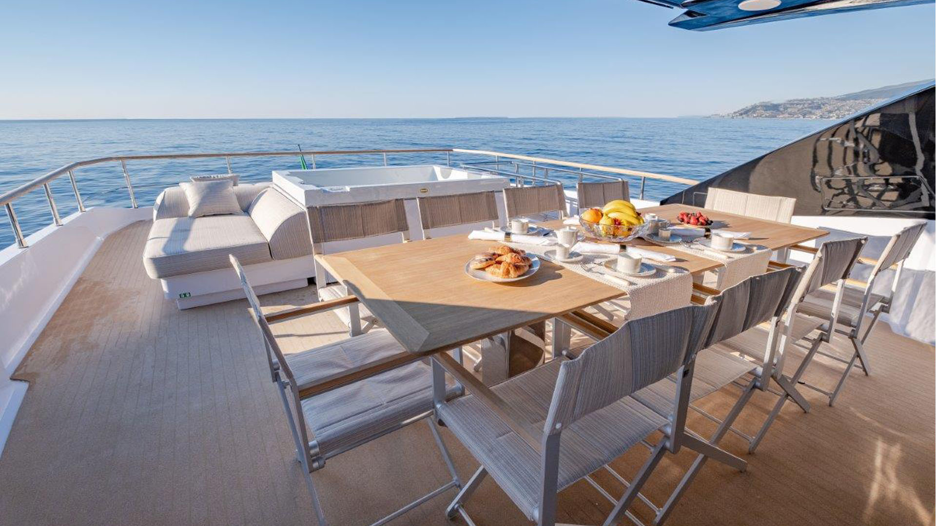 BACCARAT Amer 100 Fly Dining