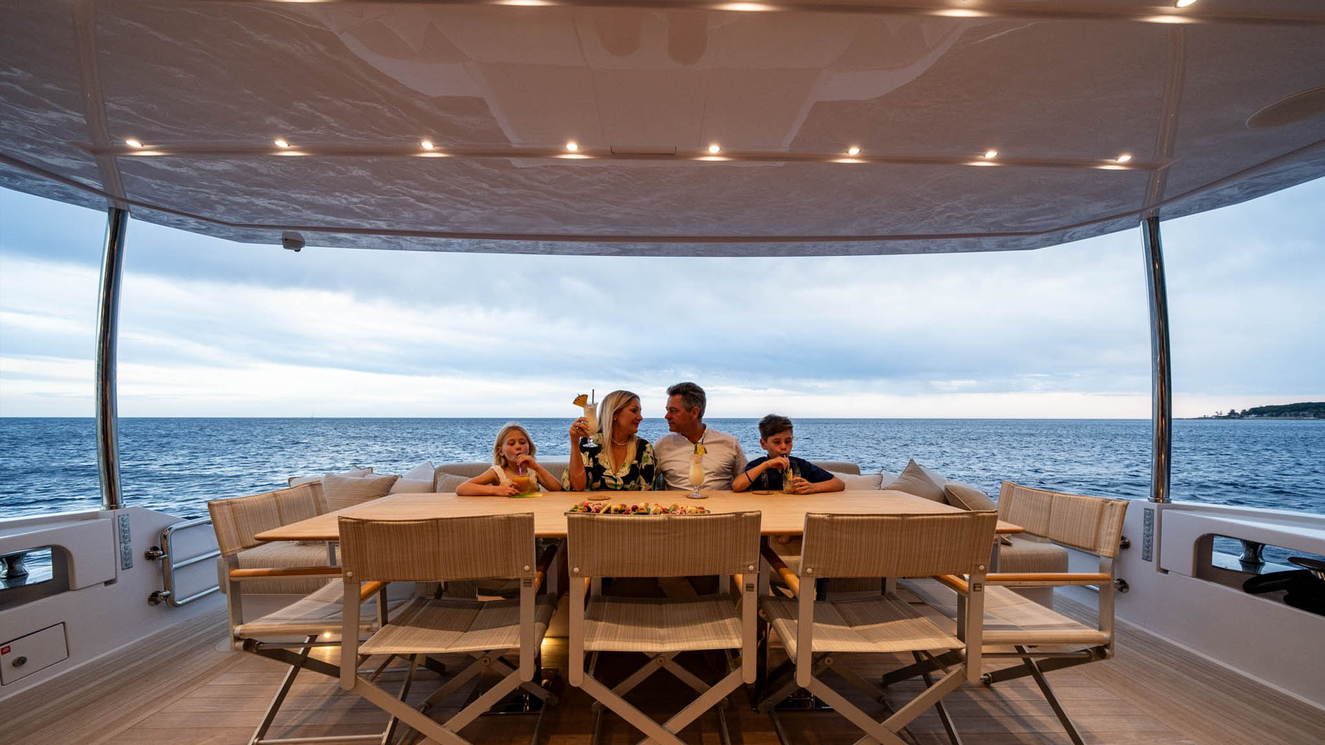 Crewed Motor Yacht BACCARAT - Amer Cento Quad - 5 Cabins - Cannes