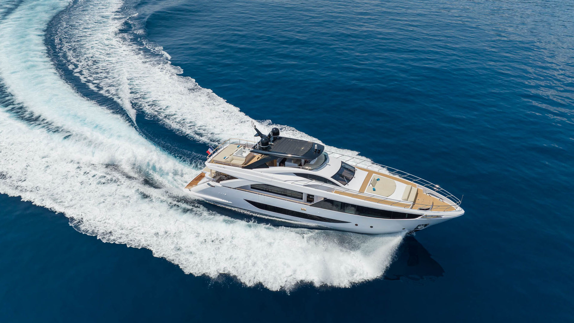 Crewed Motor Yacht BACCARAT - Amer Cento Quad - 5 Cabins - Cannes