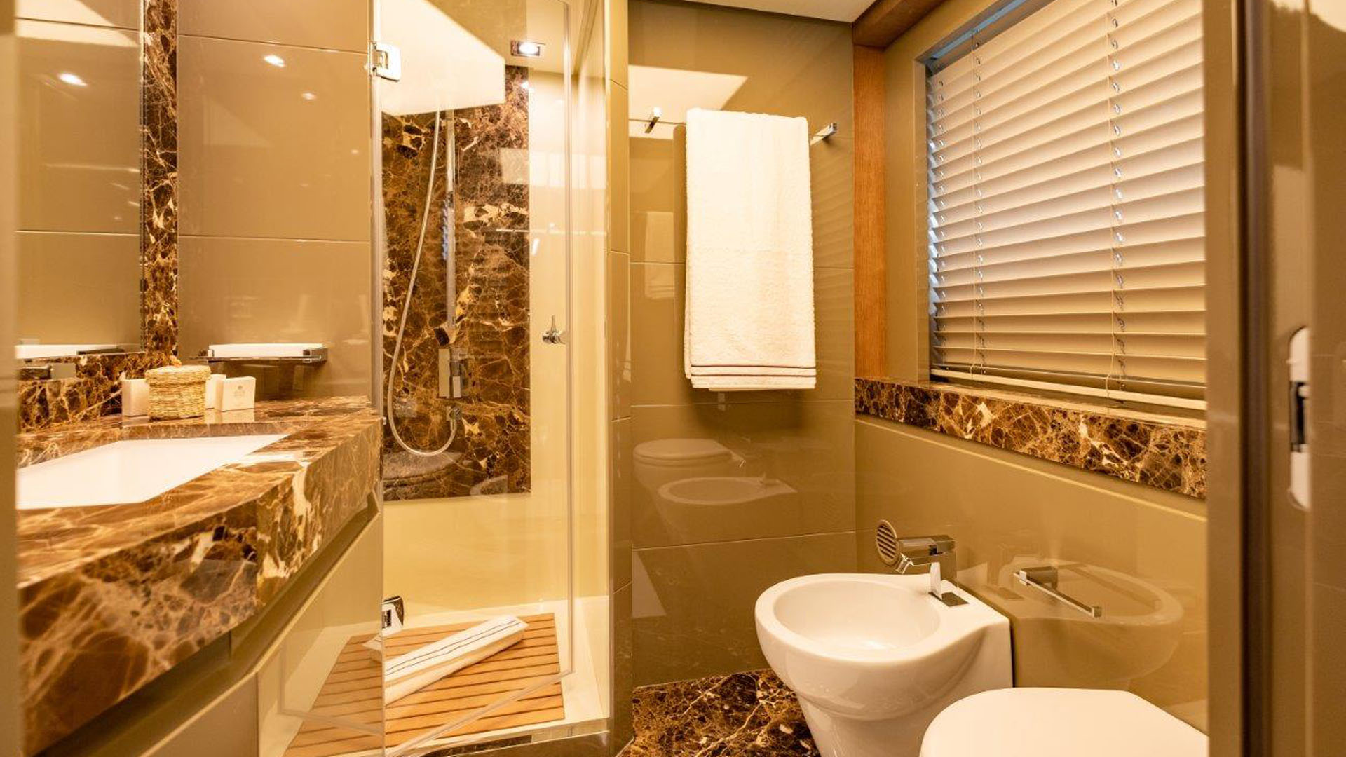 BACCARAT Amer 100 VIP Ensuite