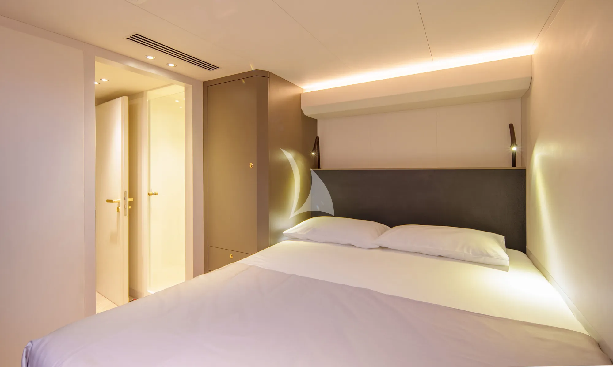 BADE GranOcean W-72 - cabin