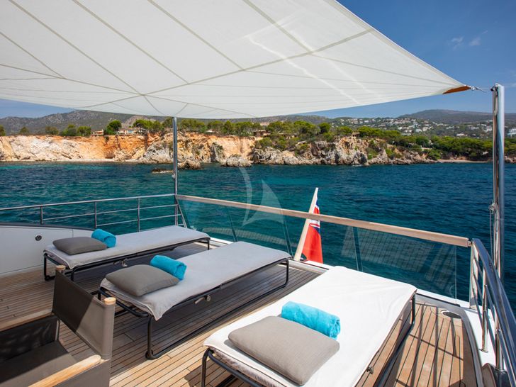 BALANCE Sanlorenzo SL78 Flybridge Sunloungers BALANCE Sanlorenzo SL78 Flybridge Sunloungers