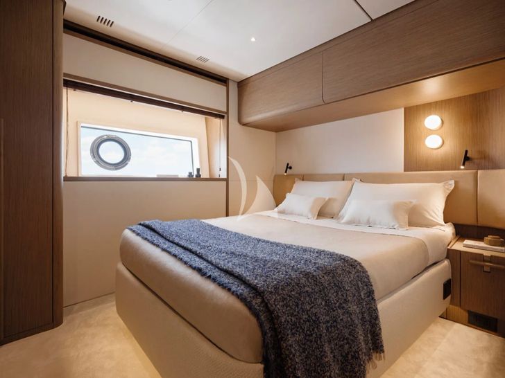 BALANCE Azimut 82 Fly - VIP cabin 1 BALANCE Azimut 82 Fly - VIP cabin 1